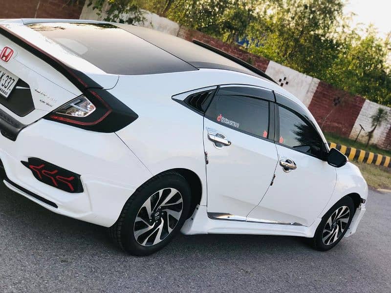 Honda Civic Oriel 2018 4