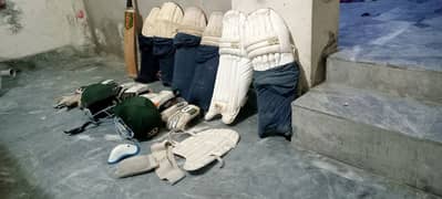 cricket kit sale with 2 bags 10/9 condition 0