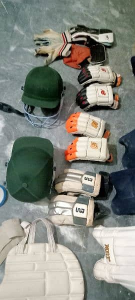 cricket kit sale with 2 bags 10/9 condition 2
