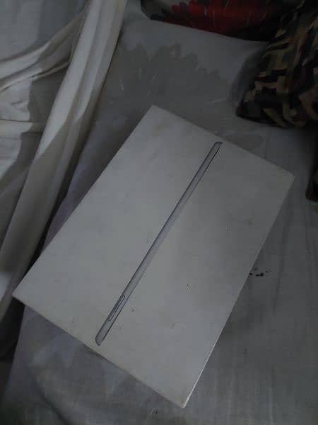 Ipad 6th gen 32GB 5