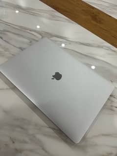 macbook pro 2015  16gb/512gb touchbar