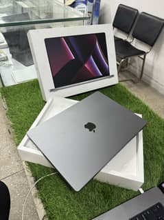 New MacBook Pro 16 inch M2 Pro Ram 16 SSD 512 Apple Warranty