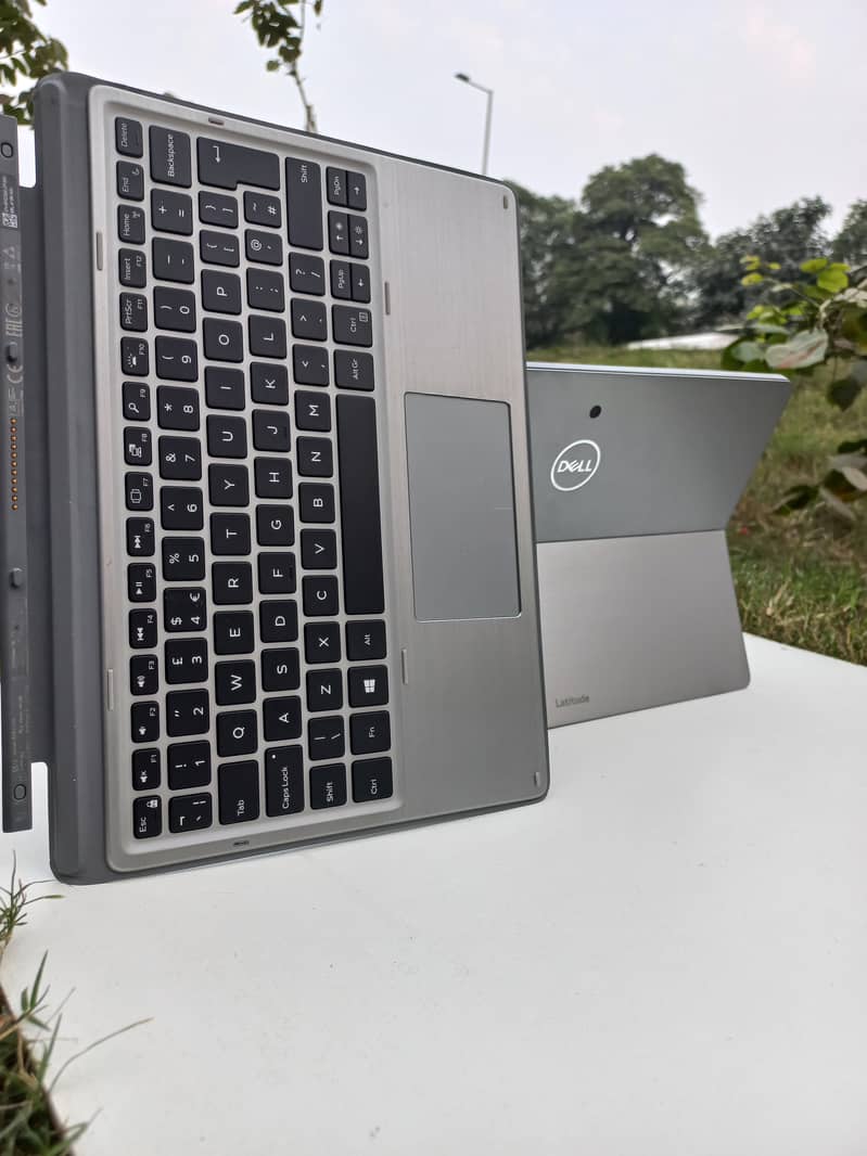 dell latitude 7200 2 in 1 core i5 8th gen UHD touch Detachable keybord 17