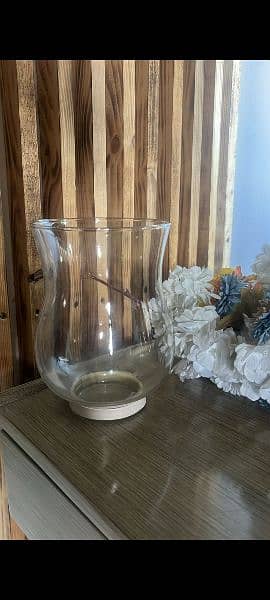 delicate crystal vase 0