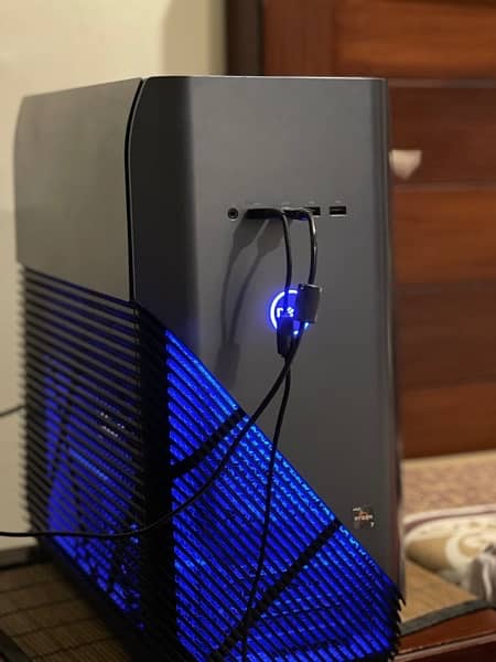 DEL pre built gaming PC 0