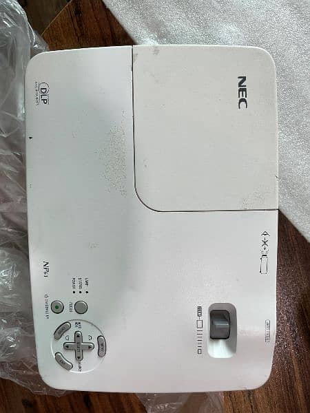 Full HD and Half HD multimedia Projectors available for sale 2