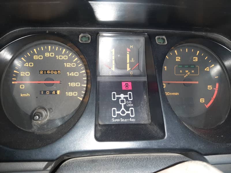 Mitsubishi Pajero 1993 Total genuine 2500cc 2