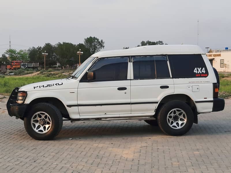 Mitsubishi Pajero 1993 Total genuine 2500cc 3