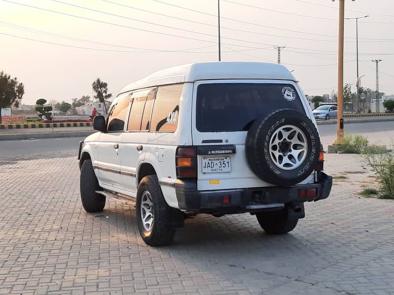 Mitsubishi Pajero 1993 Total genuine 2500cc 5