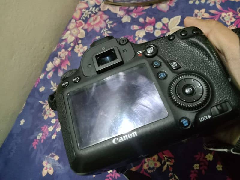 6D Camera with flash gun 4