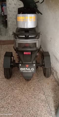 Four Wheels Electric Scooty or E Bike For Spacial Persons