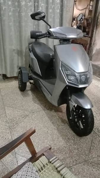 Four Wheels Electric Scooty or E Bike For Spacial Persons 3