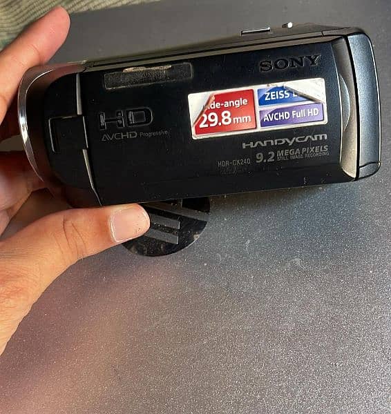 Sony Handycam HDR CX 240E 2