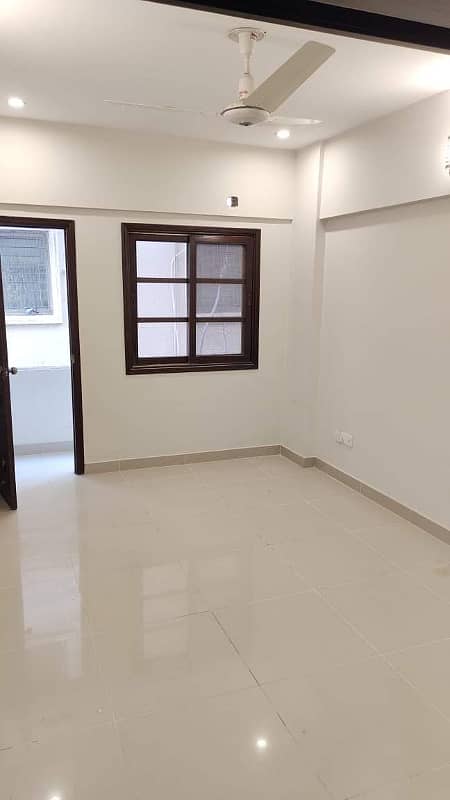 Apartment for rent 3 bed dd 1200 sq feet DHA phase 6 Karachi 0