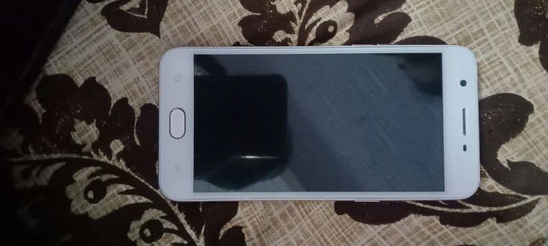 oppo a56 4 64 all okay sirf opar se glass crack he box +charger  10/10 3
