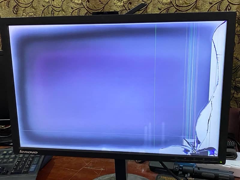 Lenovo 23 inches Broken Panel LED 1