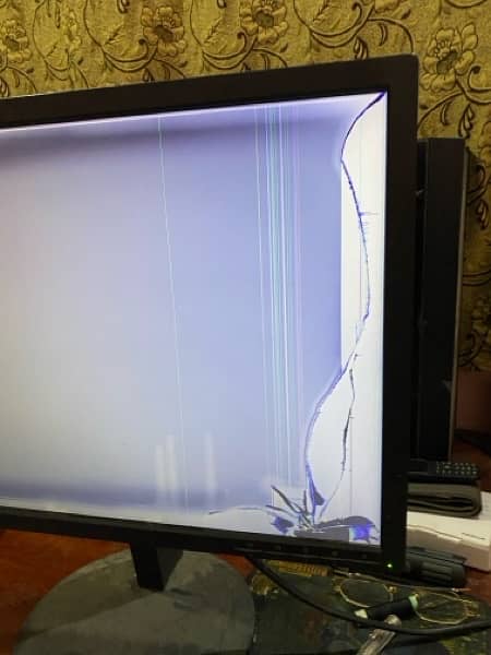 Lenovo 23 inches Broken Panel LED 6