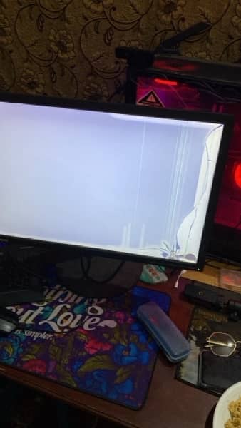 Lenovo 23 inches Broken Panel LED 7