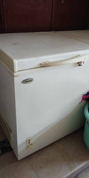 Urgent Sale Waves Deep Freezer Fridge Full Working Condition Sialkot 1