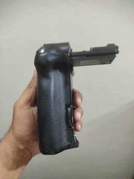 Battery Grip for Canon Markiii with original battery 0