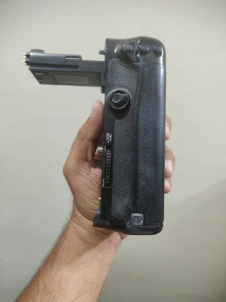 Battery Grip for Canon Markiii with original battery 1