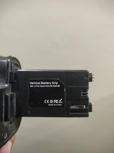 Battery Grip for Canon Markiii with original battery 3