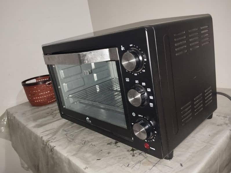 E-Lite Appliances ETO-653R Oven

Toaster good condition no fault 1