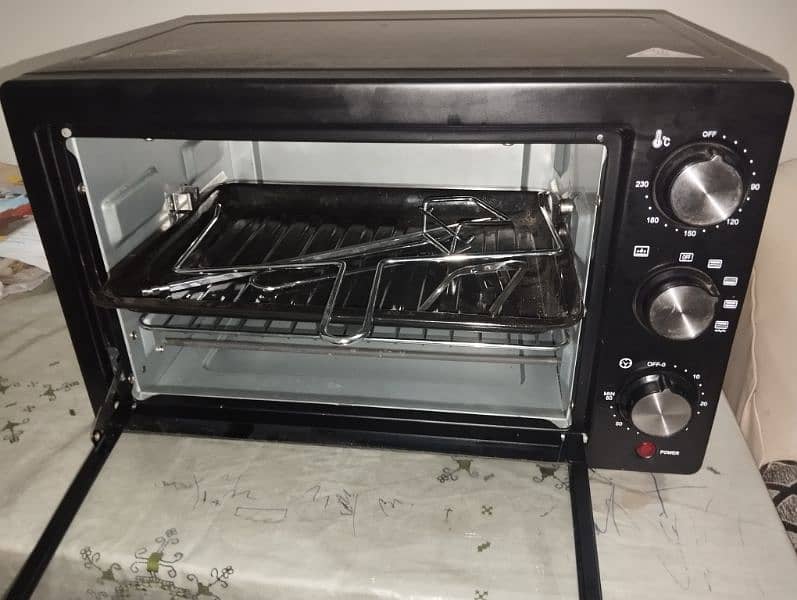E-Lite Appliances ETO-653R Oven

Toaster good condition no fault 3