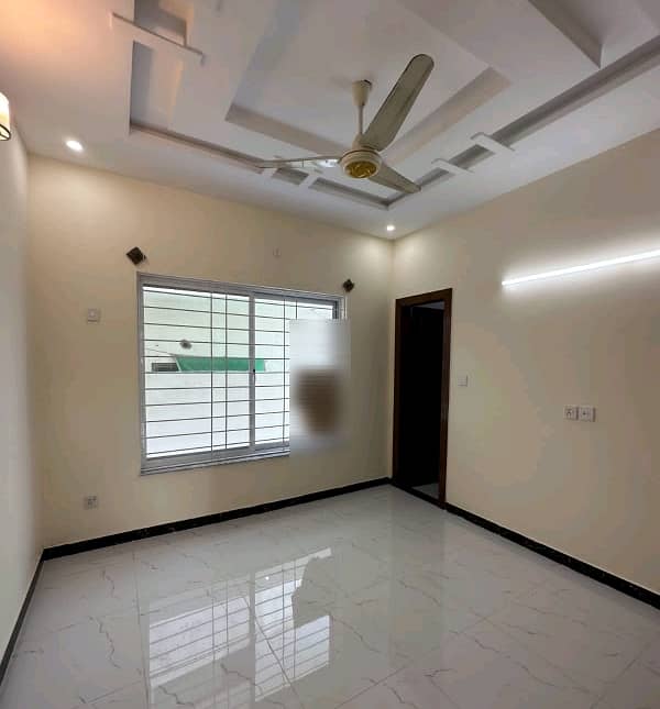 1000 Square Feet House available for sale in G-13, G-13 4