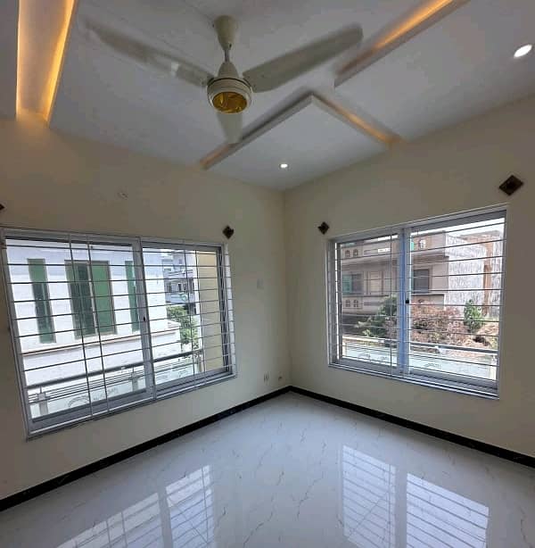 1000 Square Feet House available for sale in G-13, G-13 14