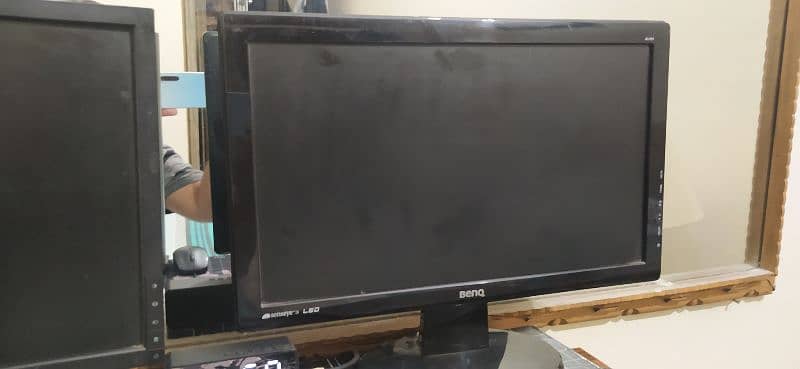 19 inches LCds 1