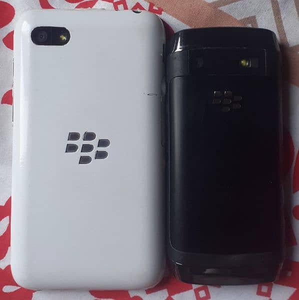 Blackberry Q5 and Blackberry 9100 2