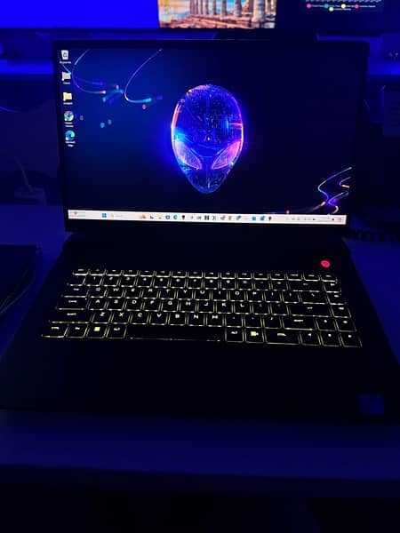 Dell alienware gaming laptop 1