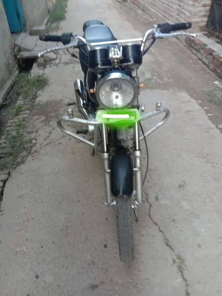 SUZUKI GS 2016 5