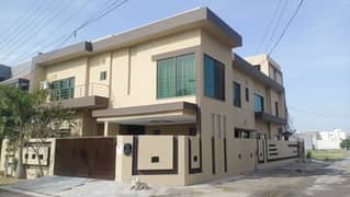 One kanal Corner, wide road, house for sale