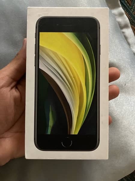 Iphone se2020 new lush condition with box black colour 10/10 waterpack 7