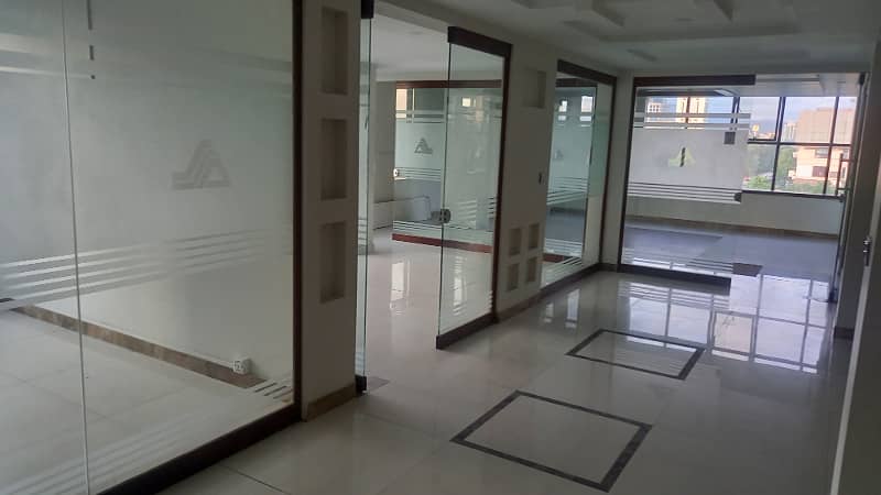 Blue Area Office 2800 Square Feet Jinnah Avenue For Sale 1