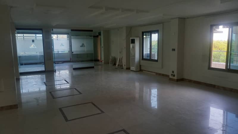 Blue Area Office 2800 Square Feet Jinnah Avenue For Sale 0