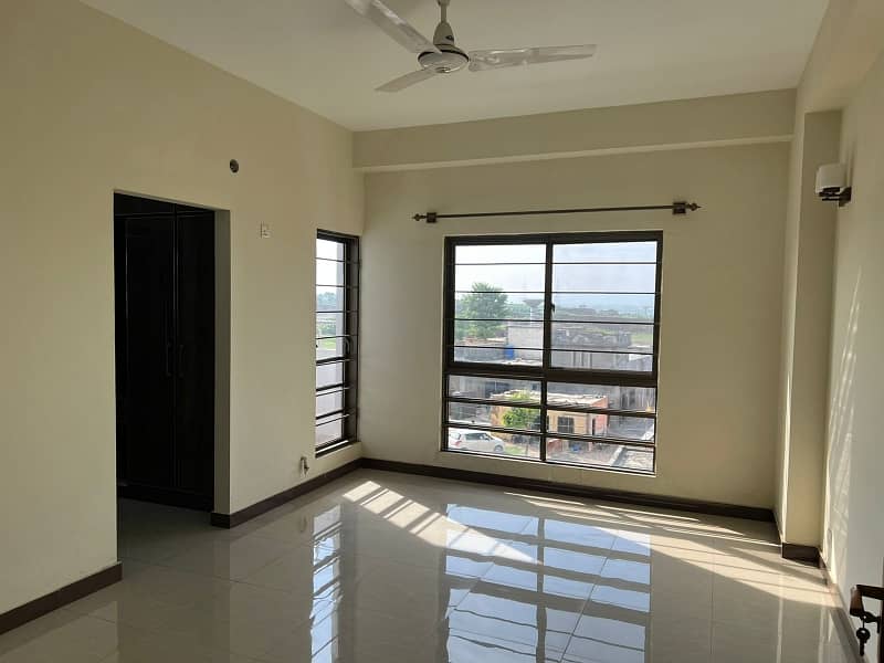A Flat Of 2600 Square Feet In Rs. 80000/- 6