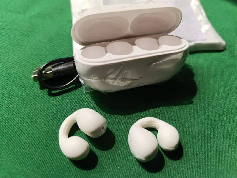 Earbuds (wireless) 0