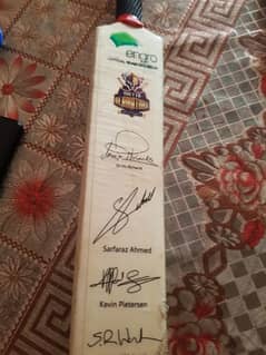 SIGN BAT FOR SALE INTERNATIONAL CRICKETER