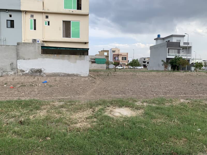 4 Marla Plot For Sale In Royal Residancia Block B Possession Plot Near To Main 150 Feet Road Hot Location 0