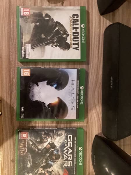 Xbox one s 1tb with many digital games 1