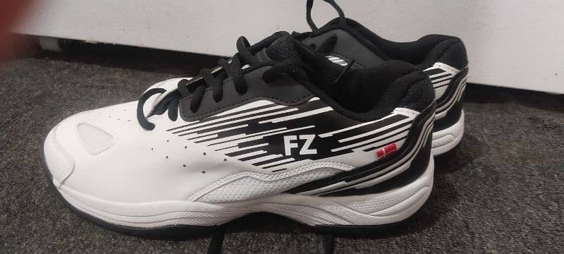 Forza leander V3 White badminton shoes 1