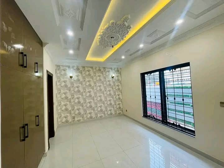 10 Marla Luxury house Available for Rent 15