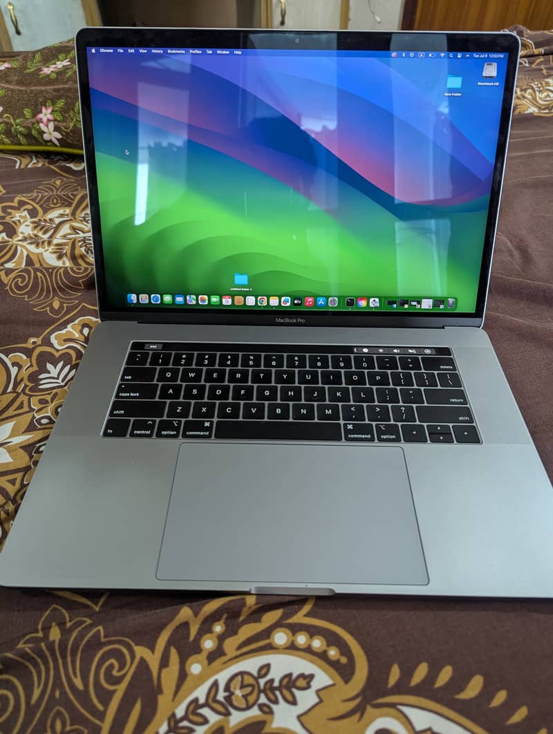 Apple MacBook pro 2018 15 inch touch bar 0