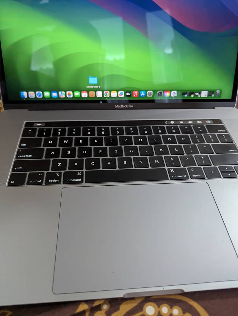 Apple MacBook pro 2018 15 inch touch bar 6