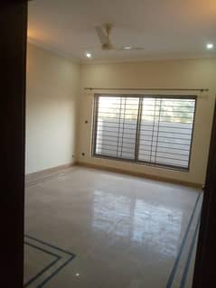 10 Marla Single Unit House, 4 Bed Room With Attached Bath, Drawing Dinning, Kitchen, T. V Lounge Servant Quarter 0