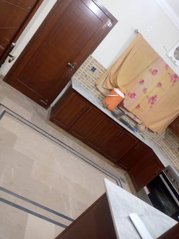 10 Marla Single Unit House, 4 Bed Room With Attached Bath, Drawing Dinning, Kitchen, T. V Lounge Servant Quarter 2