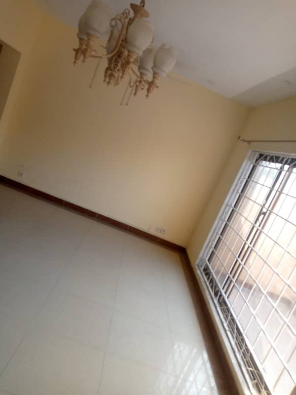 10 Marla Single Unit House, 4 Bed Room With Attached Bath, Drawing Dinning, Kitchen, T. V Lounge Servant Quarter 25